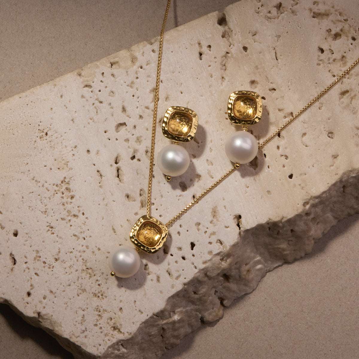 Coral Kiss Pearl Earrings