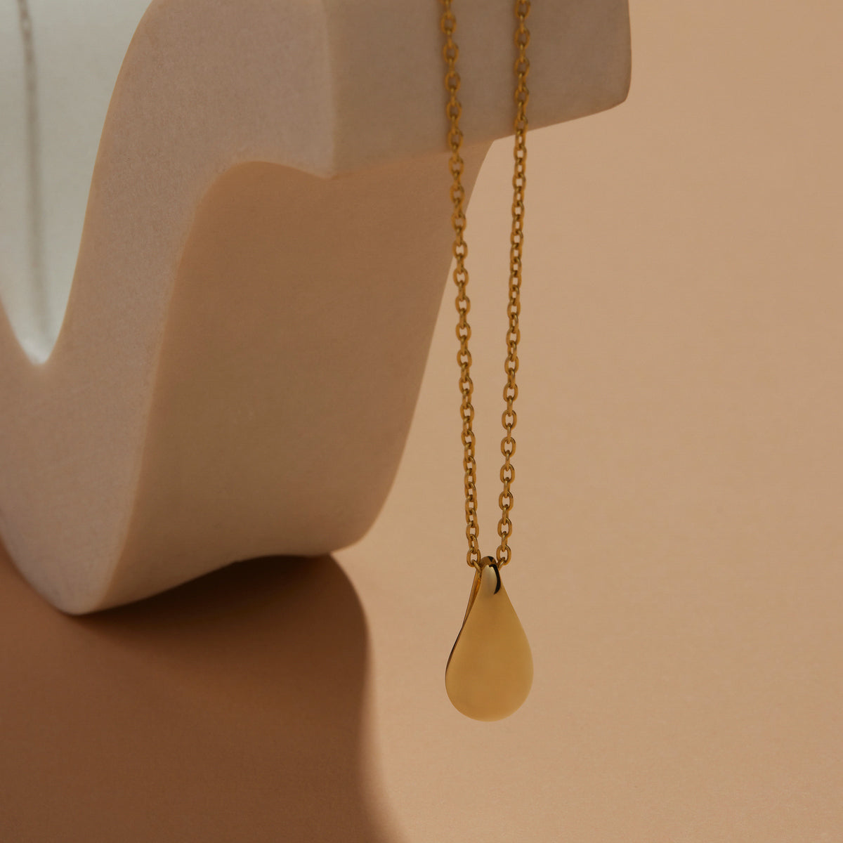 Eau Necklace