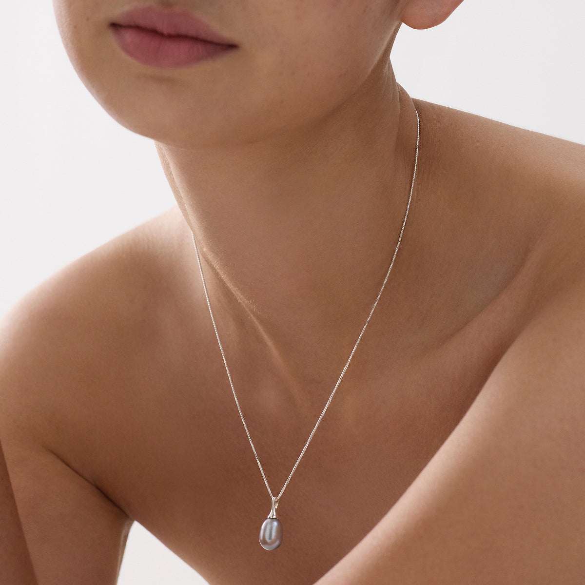 Isla Grey Pearl Necklace